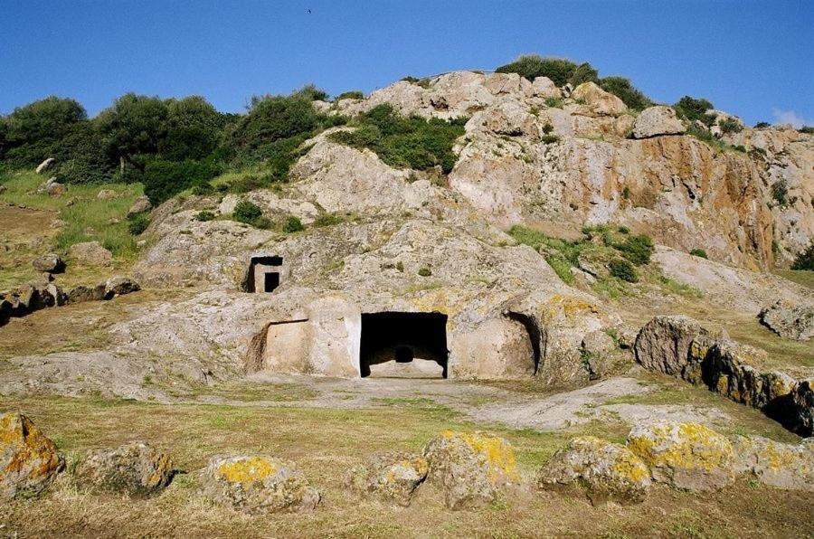 Отель Is Brebus Villamassargia Экстерьер фото